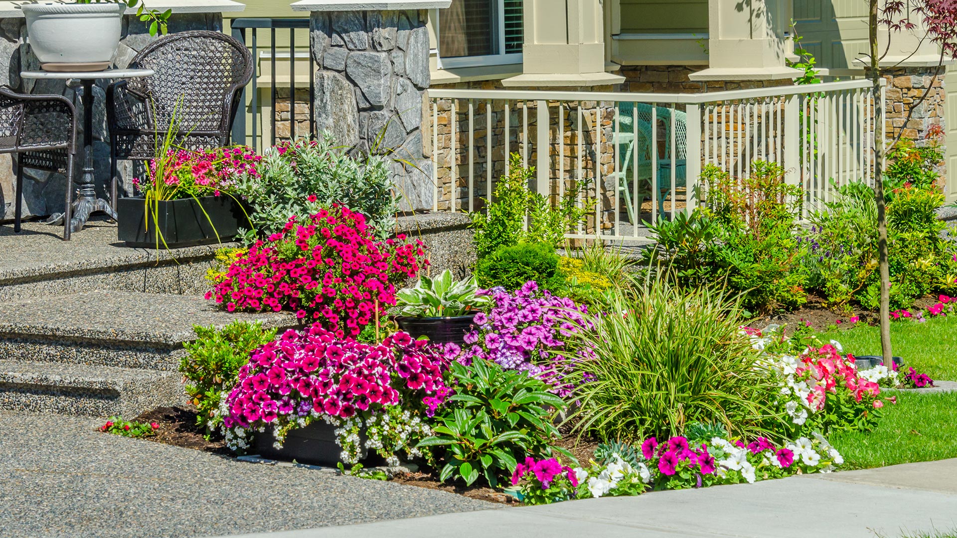 3 Easy Steps That Will Transform Your Landscape Beds This Spring