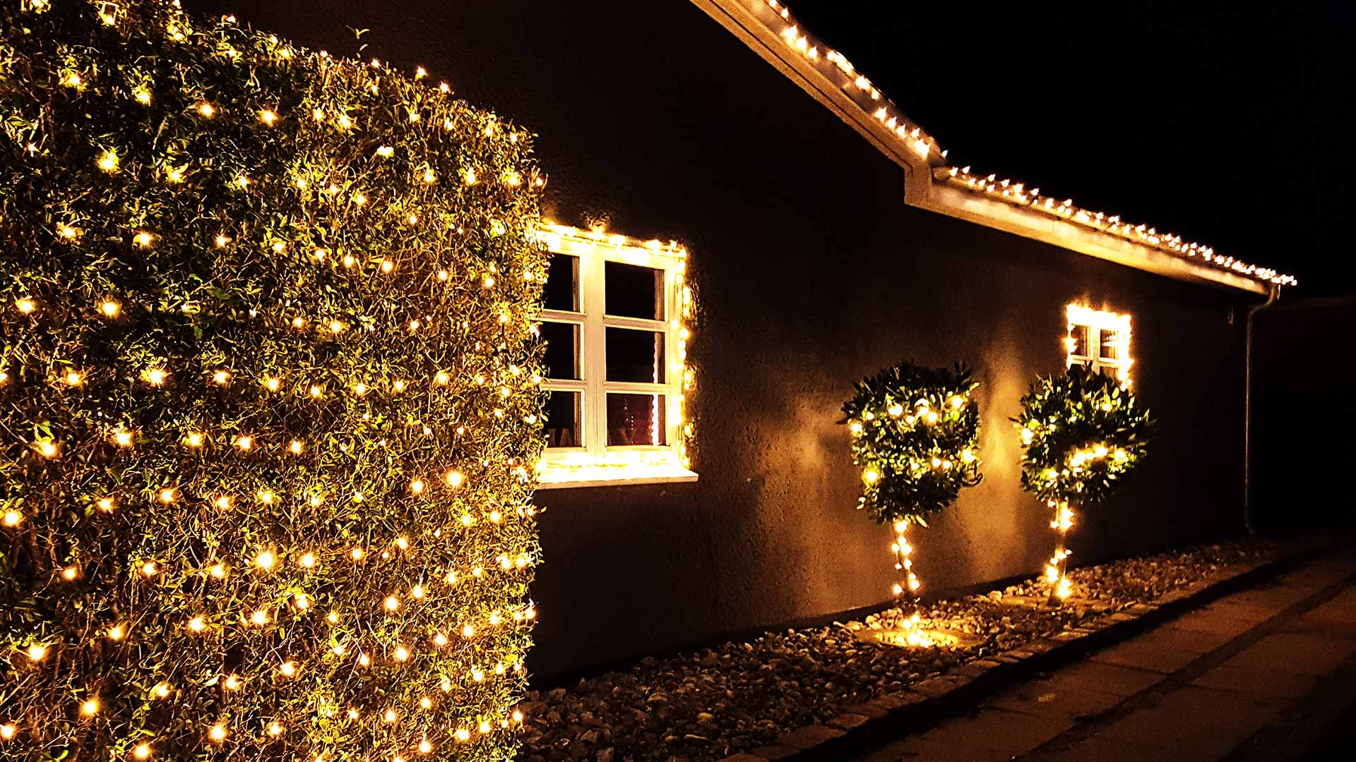 3 Ways to Avoid Hiring the Wrong Holiday Lighting Company