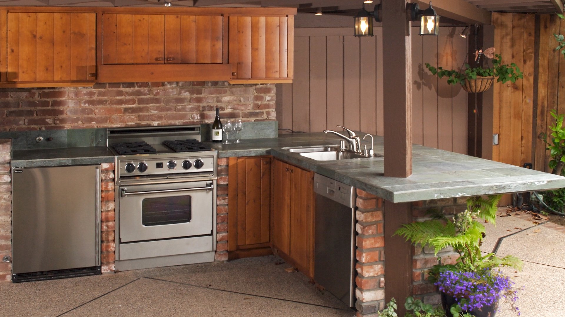 Is Investing in an Outdoor Kitchen Actually Worth It?