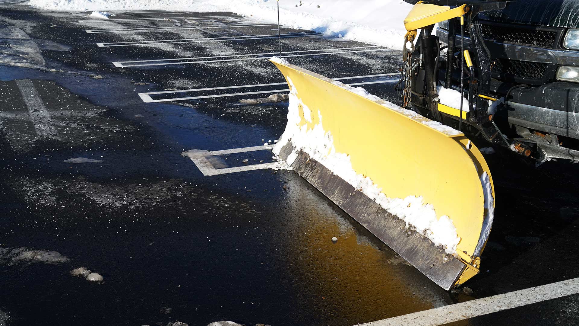 What to Look for When Hiring a Commercial Snow Removal Company