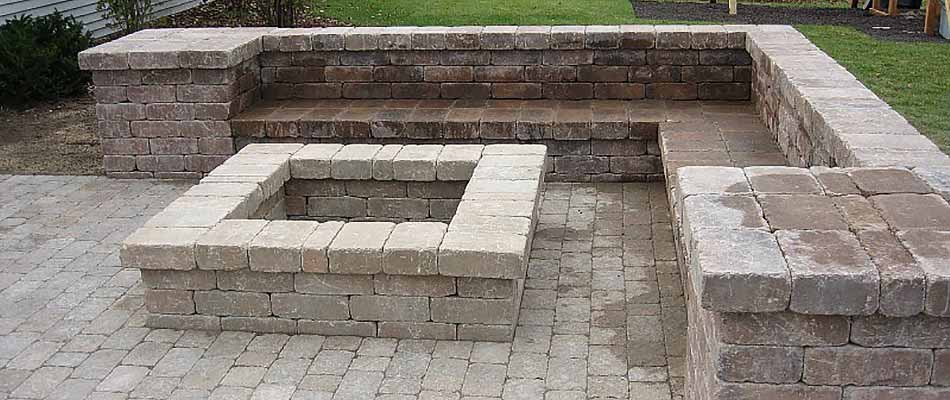 Fire Pits Vs Outdoor Fireplaces In Iowa, Fire Pit With Seating Wall