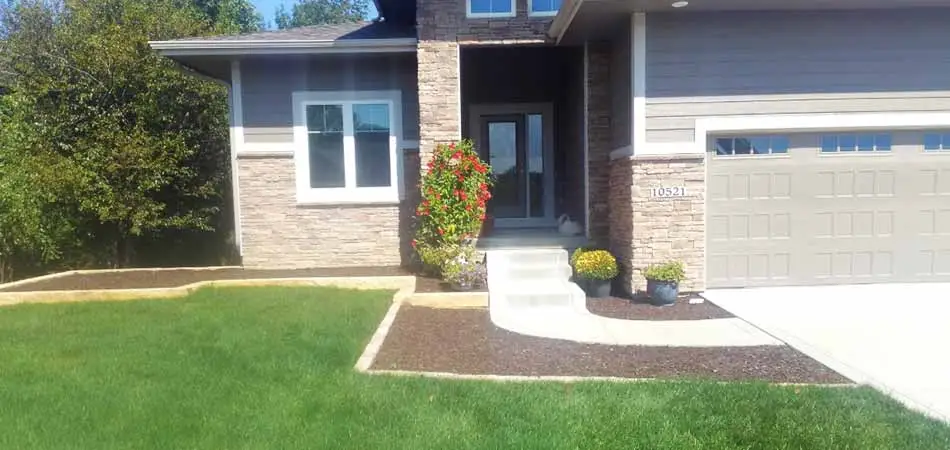 Property in Des Moines benefiting from ongoing lawn maintenance services.